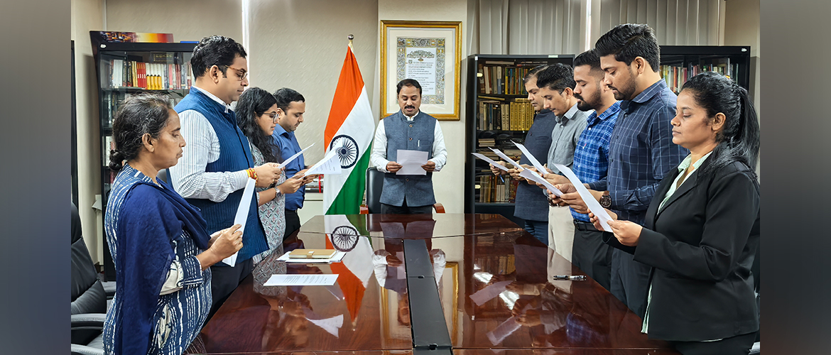 As part of the VigilanceAwarenessWeek 2024 themed “Culture of Integrity for Nation’s Prosperity”, Consul General Dr. N. Nandakumar administered the “Integrity Pledge” to all officers & officials of the Consulate (28.10.2024)